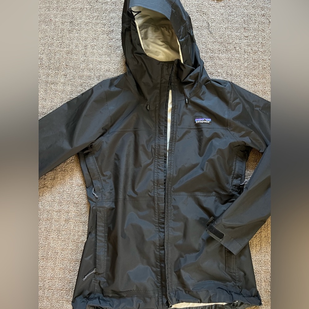 Women’s XS extra small Patagonia hooded windbreaker black